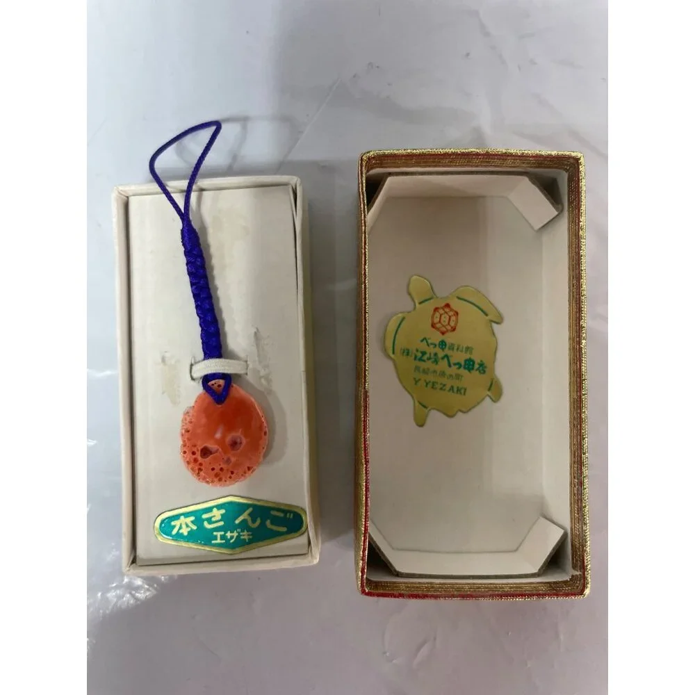 Vintage Coral Book Pendant Fob Charm Prayer Medallion Decorative Souvenir - Picture 1 of 4
